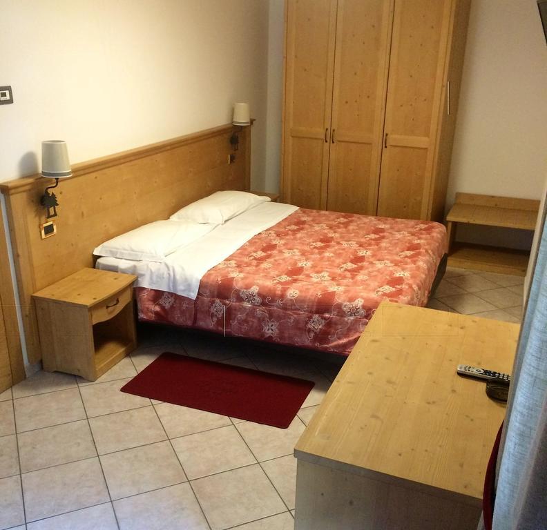 Hotel Serena Dimaro Zewnętrze zdjęcie